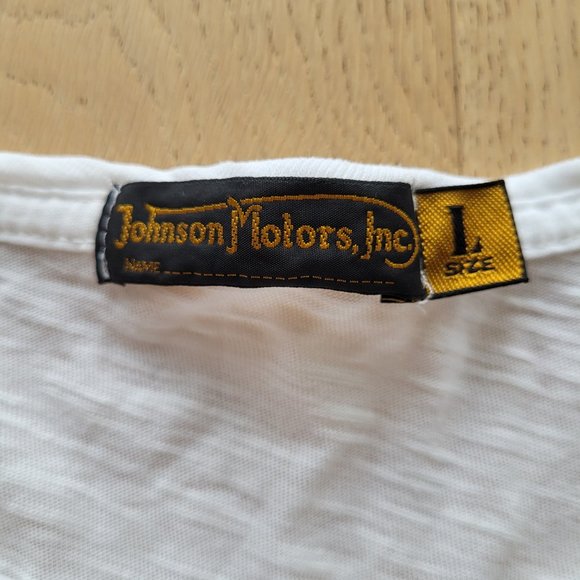 RARE Women’s Johnson Motors Winged Wheel Tee – Size Large (Fitted) - Picture 4 of 6